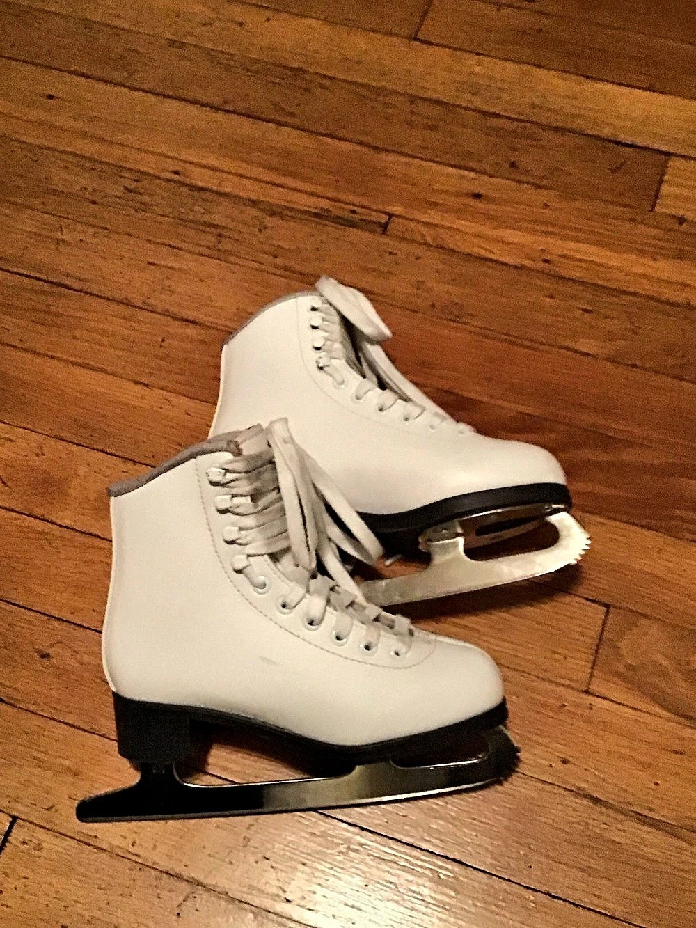 Glacier by Jackson 350 Girl’s White Ice Skates. US 2.